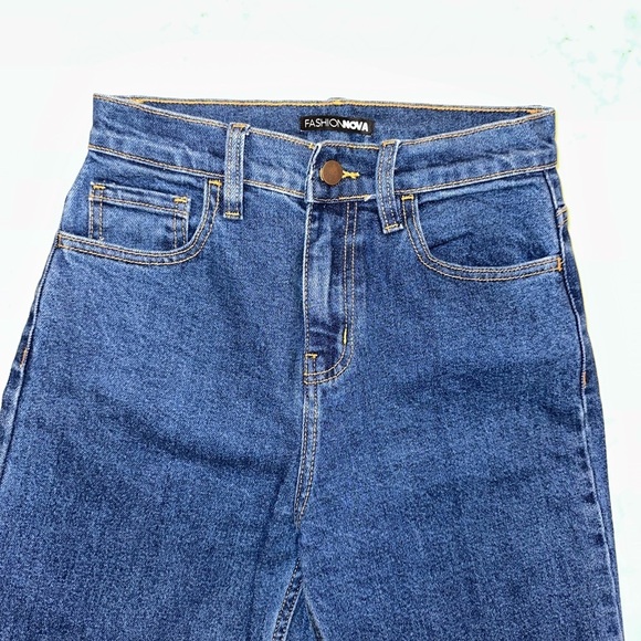 Blue Jeans​​​ - Picture 4 of 10